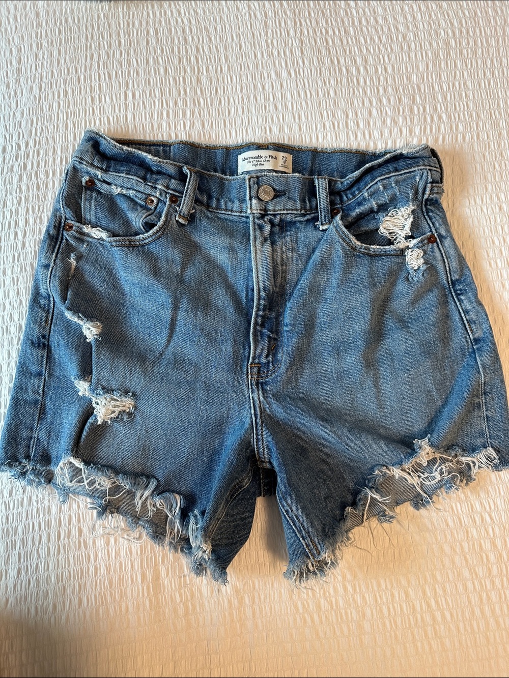 Abercrombie & Fitch Distressed High-Waist Denim Mom Shorts - Blue Sz. 29
